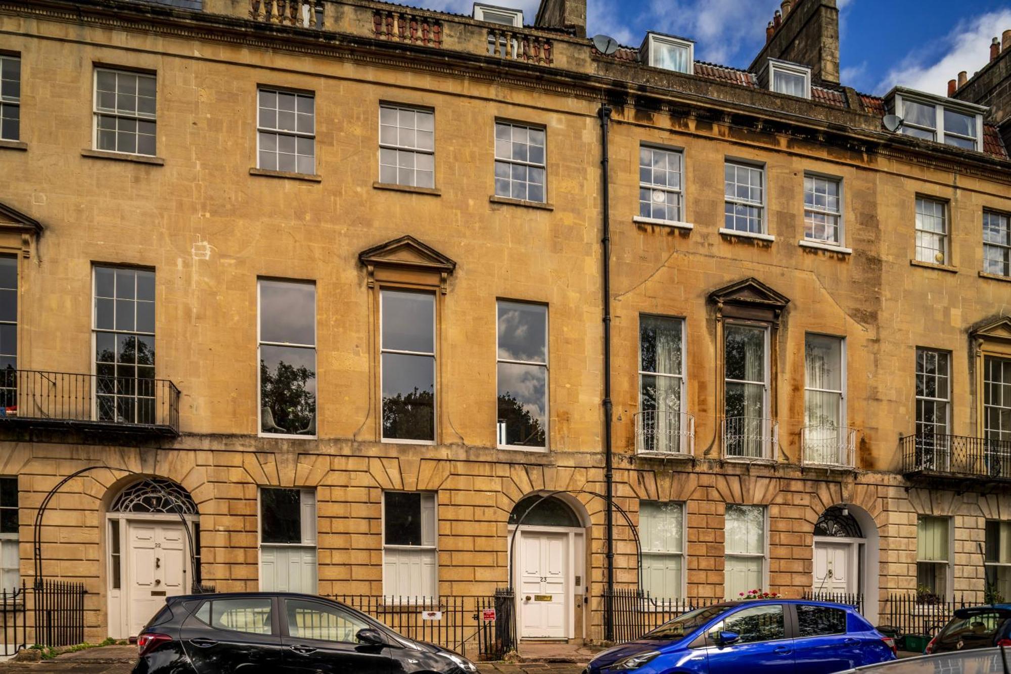 Spectacular Greenpark House - Prescott Apartments Bath Exterior photo